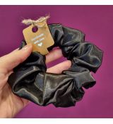 Saténová scrunchie gumička - černá